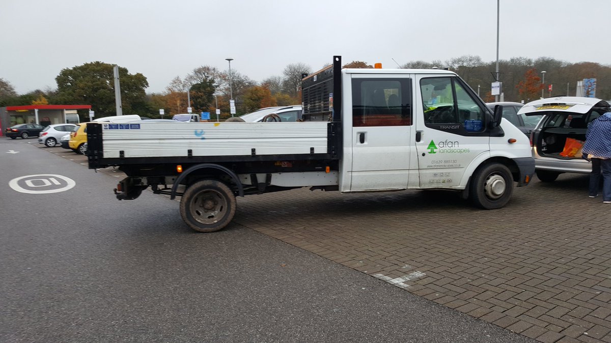 yplacbs's tweet photo. #afanlandscapes @WillowBrookCtr #Bradleystoke #yplac #cnut @YPLAC what a muppet @ParkingWanker @parklikeidiot @Shittyparking https://t.co/rM83p3tdDs