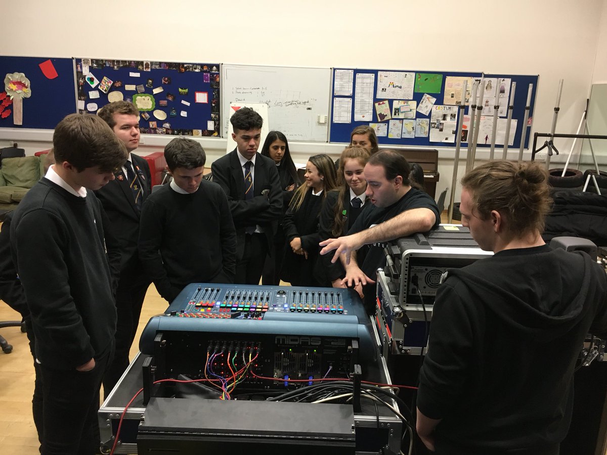Bearsden_Drama's tweet photo. We welcomed Paul from @SAEinstituteUK with his automated desk into #NPATech thank you for such a hands on demonstration #learnerjourney https://t.co/NmEkjHzxge