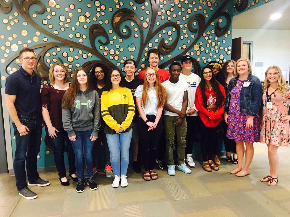 JuvenileCrime's tweet photo. New --  25+ Photos from 25+ States where Awesome Youth Volunteers are Helping their Peers Referred to #YouthJustice and #JuvenileJustice Diversion Programs called #YouthCourt, #TeenCourt, #StudentCourt, #PeerCourt and #PeerJury.   Click https://t.co/srZwYVRlkZ https://t.co/N2jgO7GeDH