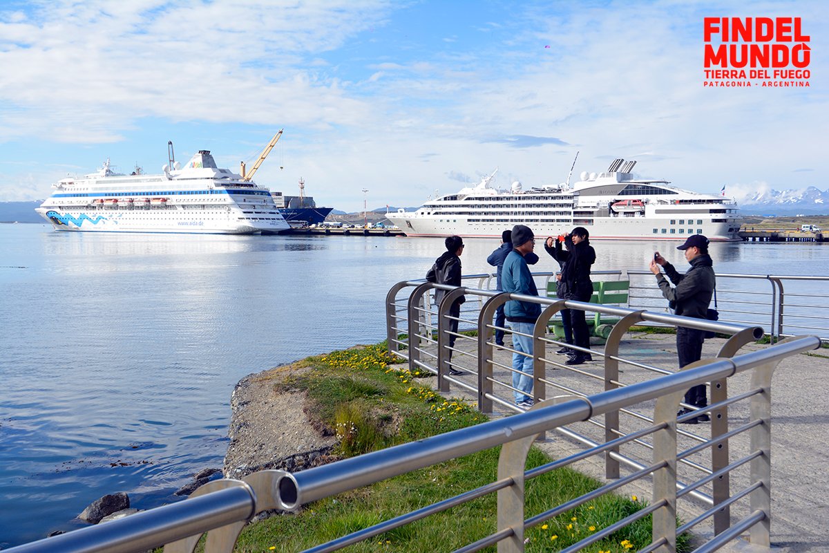 TurismoTDF's tweet photo. Temporada de cruceros: nos visitan los buques Aida Cara y Le Soleal #Ushuaia #TemporadaDeCruceros #FinDelMundo #TierraDelFuego #EsAventura https://t.co/ELrL11XdKq https://t.co/sPVn5blqx1