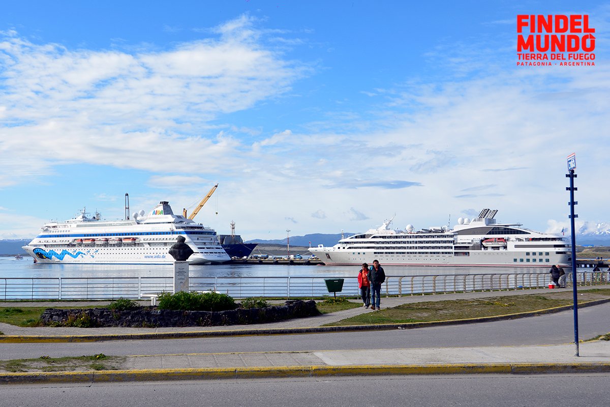 TurismoTDF's tweet photo. Temporada de cruceros: nos visitan los buques Aida Cara y Le Soleal #Ushuaia #TemporadaDeCruceros #FinDelMundo #TierraDelFuego #EsAventura https://t.co/ELrL11XdKq https://t.co/sPVn5blqx1