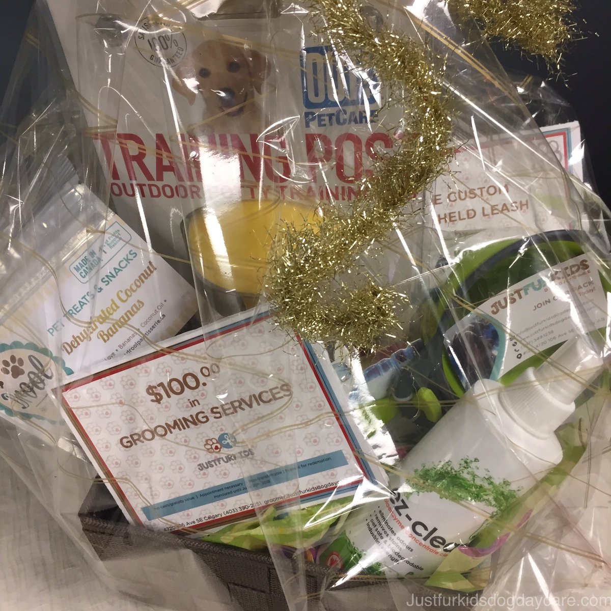 FurKidsDaycare's tweet photo. Get your groom on & be eligible for a chance to win this pawsome basket of goodies 👍❤🐾 @DroolYYC @kraftykanines @dexasintl #EzClean https://t.co/lZJaEbcn9H