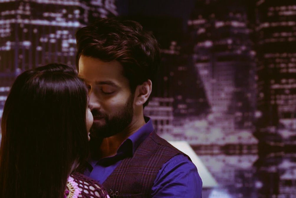 siddhi_rj's tweet photo. I have full right to run m chipdi mind in any tangent 😉😉😜
#Shivia hotness unbeatable
#Ishqbaaaz https://t.co/pB8tbzIVOW