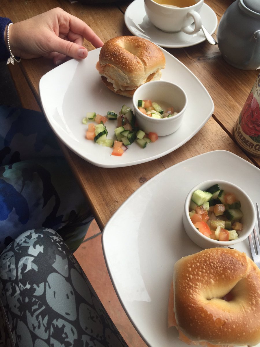 yogaleggs's tweet photo. Lovely lunch today with my business partner in crime @tlkepping 🙏❤️ https://t.co/aGHcDFiT2r