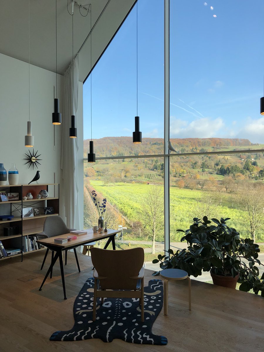 andeliis's tweet photo. This view! #autumn #goldenautumn #vitra #vitrahaus #vitradesign #designmuseum #designlove #afternoonoff https://t.co/1T1Sm0CbuH