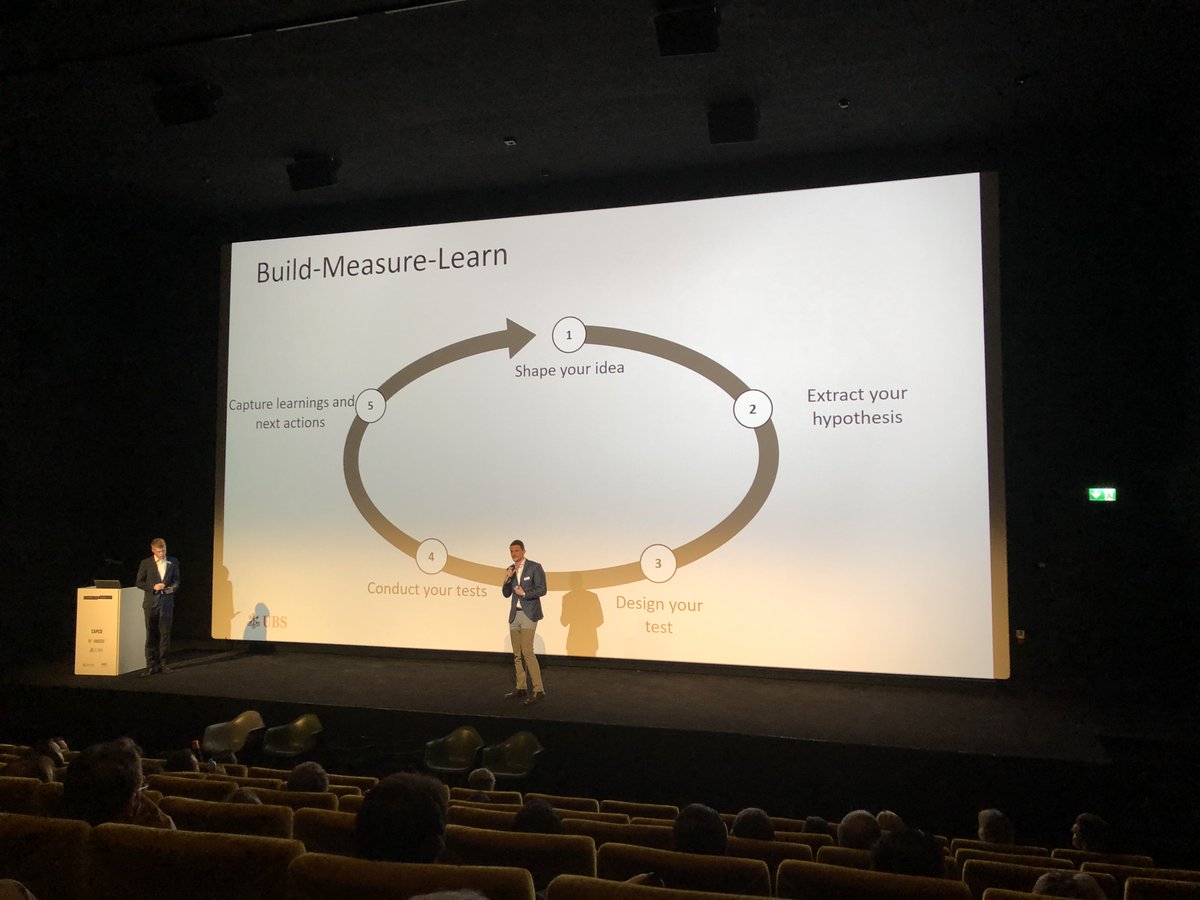 RogerDarin's tweet photo. “You’d think it’s a very linear process, but it’s not”

@PeterIvankay of  @UBS on innovation at #Wealth17 https://t.co/H9rIQaIf1Z