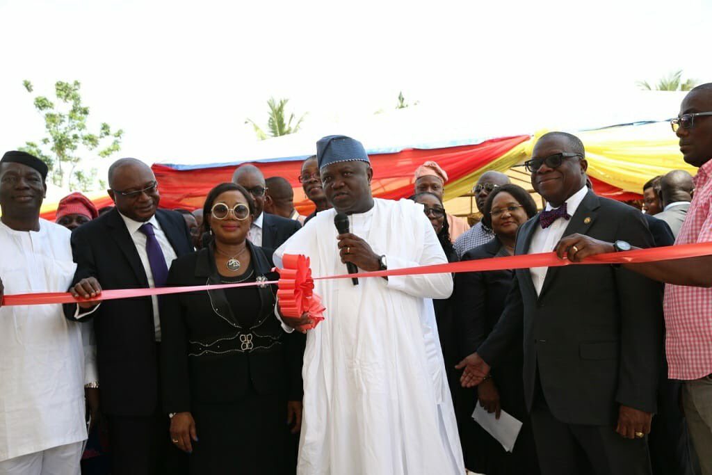 nijikazeem's tweet photo. At The Commissioning of Combined High Court and Magistrate Court Complex; The Olusola Thomas Court House, Badagry on Thur, 9th Nov, 2017 https://t.co/h5miAjGZLS