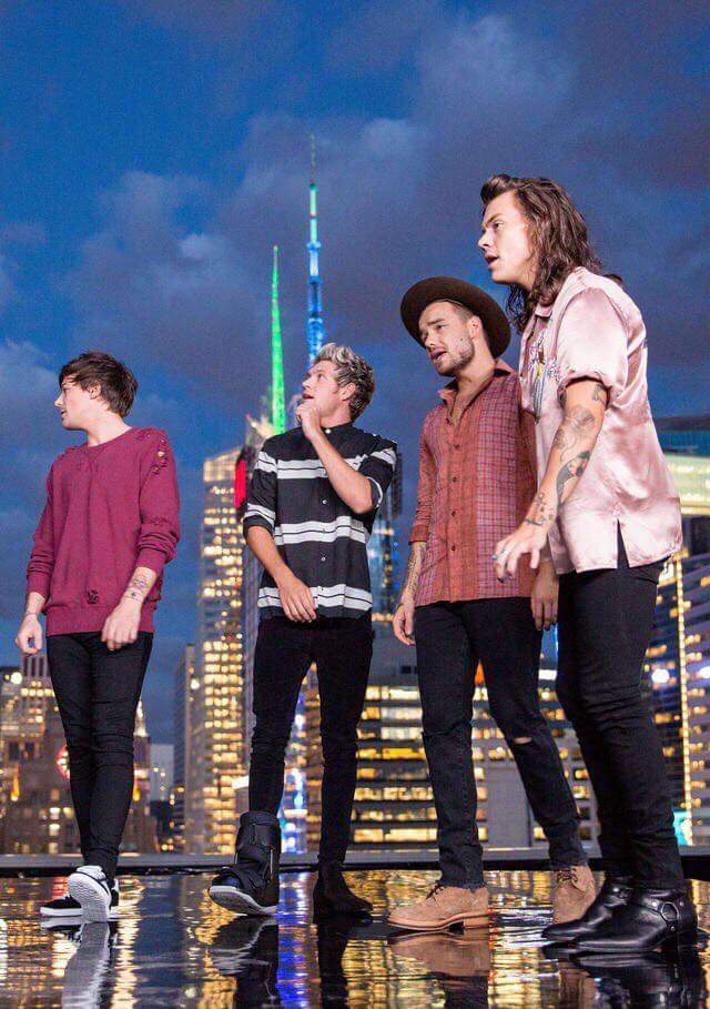 kaylyle_'s tweet photo. 2 years ago today: Im broke.
Today: Im still broke. 

solo careers, solo tour, solo merch, solo album happened. 

#2YearsOfMadeInTheAM 
#2YearsOfMITAM https://t.co/iw0TTNrDmm
