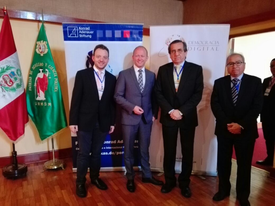 ddintorg's tweet photo. Con nosotros Sebastián Grundberger, Carsten Oven, @JorgeDCG @carlosvaldezvl en el III Encuentro Nacional sobre Democracia Digital
#ENDD17
#DemocraciadIGITAL https://t.co/zB4cwSyAmO