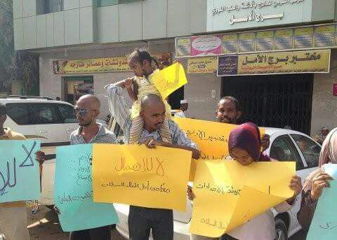 omereldigair's tweet photo. #وزير_الصحة:"الدولة تصرف مبالغ طائلة لعلاج #مرضى_السرطان وفي النهاية بموتو"-كأنه يقول:من الأفضل تركهم للموت! 
تصريح بائس يُعبِّر عن عقلية نظام لا يقيم وزناً لحياة الناس..يُخصِّص  معظم الميزانية العامة لأمنه وجهازه السياسي،ويمتنُّ على الشعب بالفتات الذي يخصصه للصحة ويأسف عليه ! https://t.co/RD3ReLgt4y