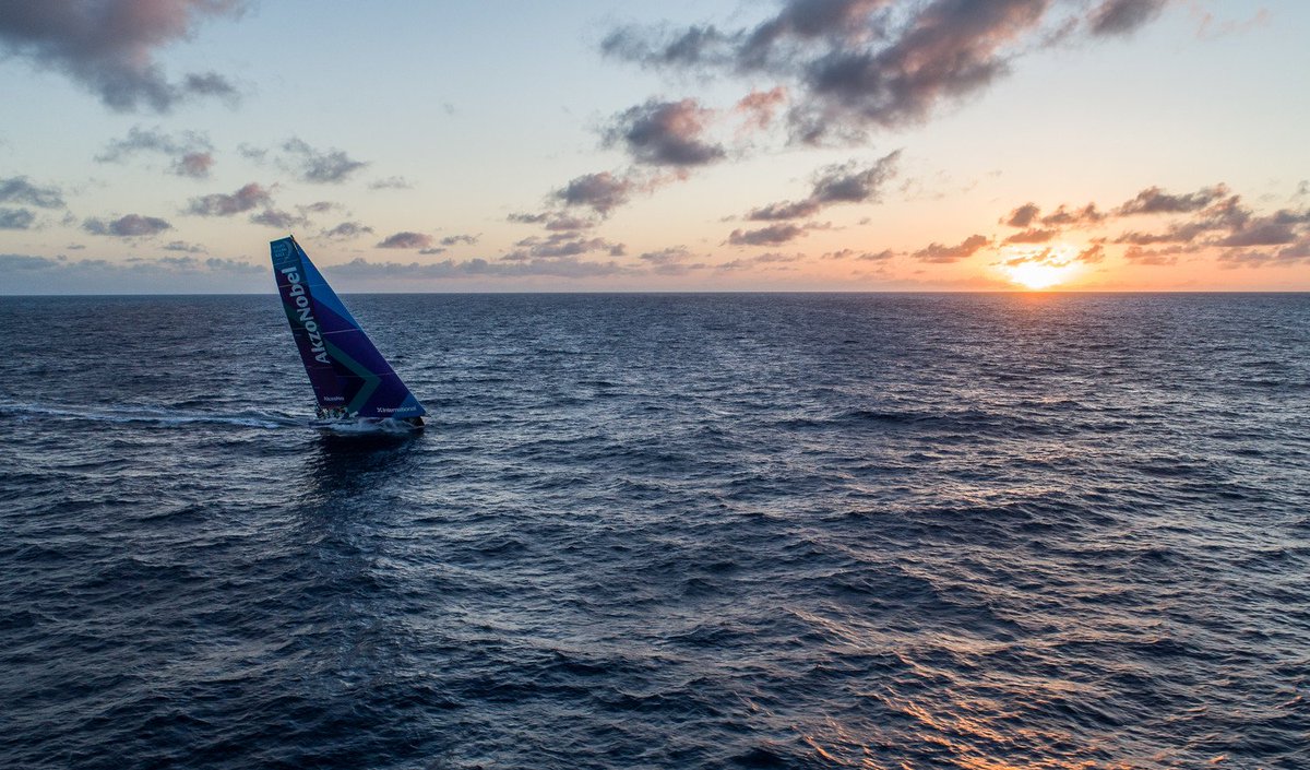 theoceanrace's tweet photo. Drone aerials from the mid-Atlantic 😍 
We love this unique perspective of the boats 👀 https://t.co/yweigV7mEI