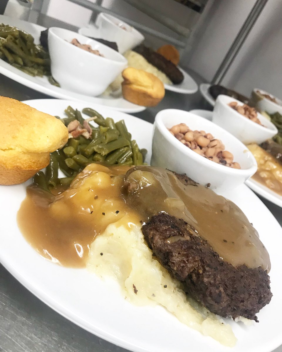 downtowngrille1's tweet photo. Blue Plate: Hamburger Steak/Mashed Potatoes/Gravy/Blackeye Peas/Green Beans/Bread #eatlocal #greenvillems https://t.co/QHv8Tvumke