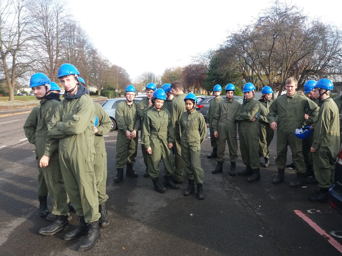 DerbycollegePS's tweet photo. Checking out the kit #DC_army #DC_trips @armyjobs https://t.co/9lWJamnATQ
