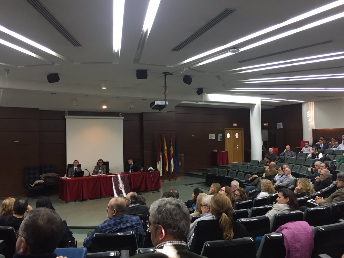 UCLM INFRADOTADA=UCLM EN PELIGRO. El panorama q nos ha mostrado en Consejo de Gobierno el Rector ante las intenciones de la JCCM de no financiar ni los sueldos de profesores, pone en riesgo la UCLM que hemos construido con esfuerzo. Mayor dotación económica ya!!!! #uclmamenazada