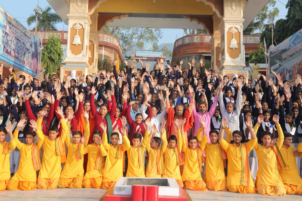 PujyaSwamiji's tweet image. Let’s make everyday #ChildrensDay by nurturing a planet that is clean, green &amp;amp; serene #Move4Children #EveryLastChild facebook.com/ParmarthNiketa…