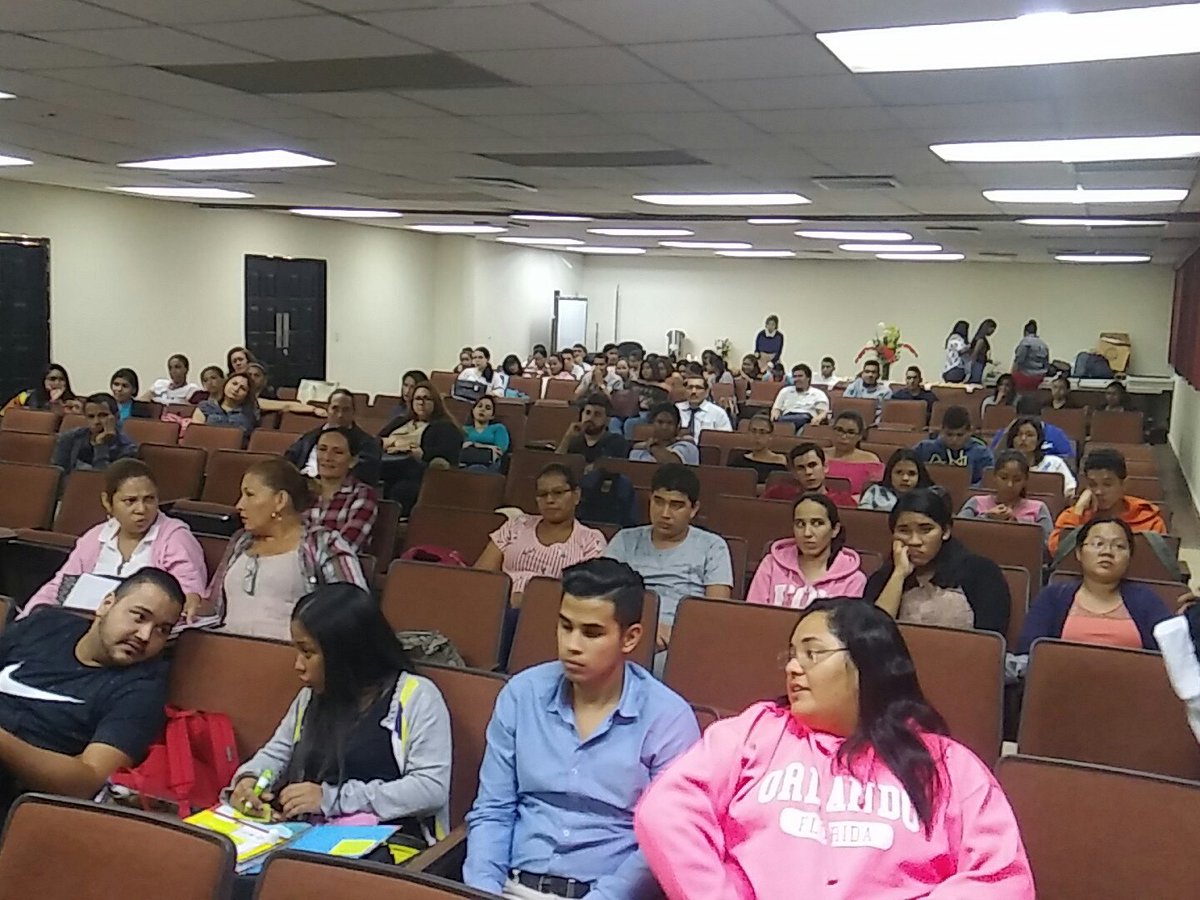 UNIVERSIDAD_PMA's tweet photo. Rector de la UP. Dr. Eduardo Flores Castro en uso de la palabra en acto de la celebración de los 100 años de la enseñanza del derecho en Panamá. https://t.co/7EtHxMHb7m