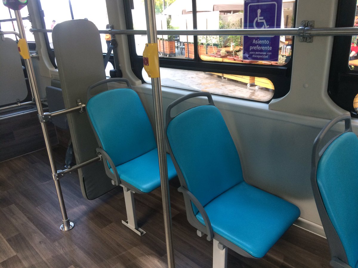 Transantiago's tweet photo. #BusesEléctricos cuentan con cabina para los conductores, aire acondicionado, wifi, cargador de celular USB https://t.co/etIM9KvZwa