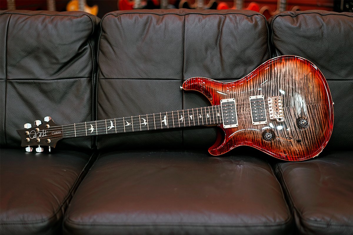 MORE lefty <a href="/prsguitars/">PRS Guitars</a> arrived today, including this Charcoal Redburst Wood Library Custom 24! @PRSGuitarsEuro
