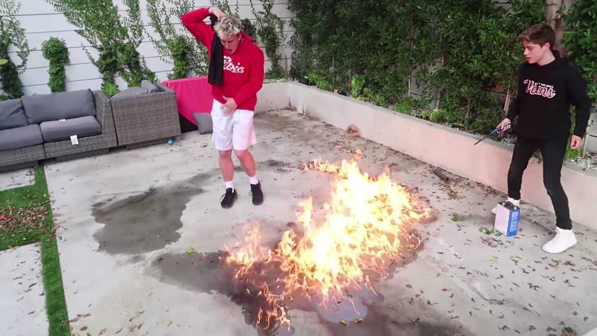 Emil22889's tweet photo. meanwile @jakepaul is being destroyed by kids from spain https://t.co/2QBd1YIyQG