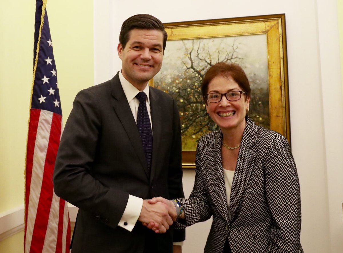 Вітаємо в Україні заступника держсекретаря США з питань Європи Аарона Весса Мітчелла. Черговий вияв міцної підпримки Сполученими Штатами суверенітету, територіальної цілісності та реформ України
#SteadfastlyUnited