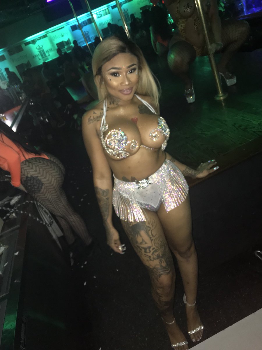KGoddess1114's tweet photo. SO BLESSED 2 SEE ANOTHA YR π ITS MY GORGEOUS DAY π 2 ME #KGODDESS #LyveTymePRINCESS MY SINGLE βQUIET DOWNβ WILL BE DROPPIN IN A FEW HRS πΈπΌ https://t.co/ciKAlQeJDP