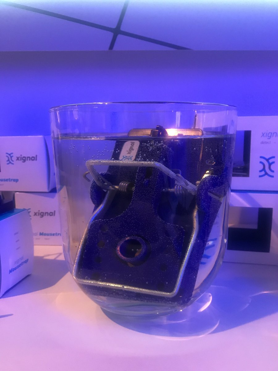 DimoSystems's tweet photo. #CE17 #Xignal #IoT #innovation onze draadloze slimme muizenvallen zijn natuurlijk ook IP67! https://t.co/BbEJCz9Se4