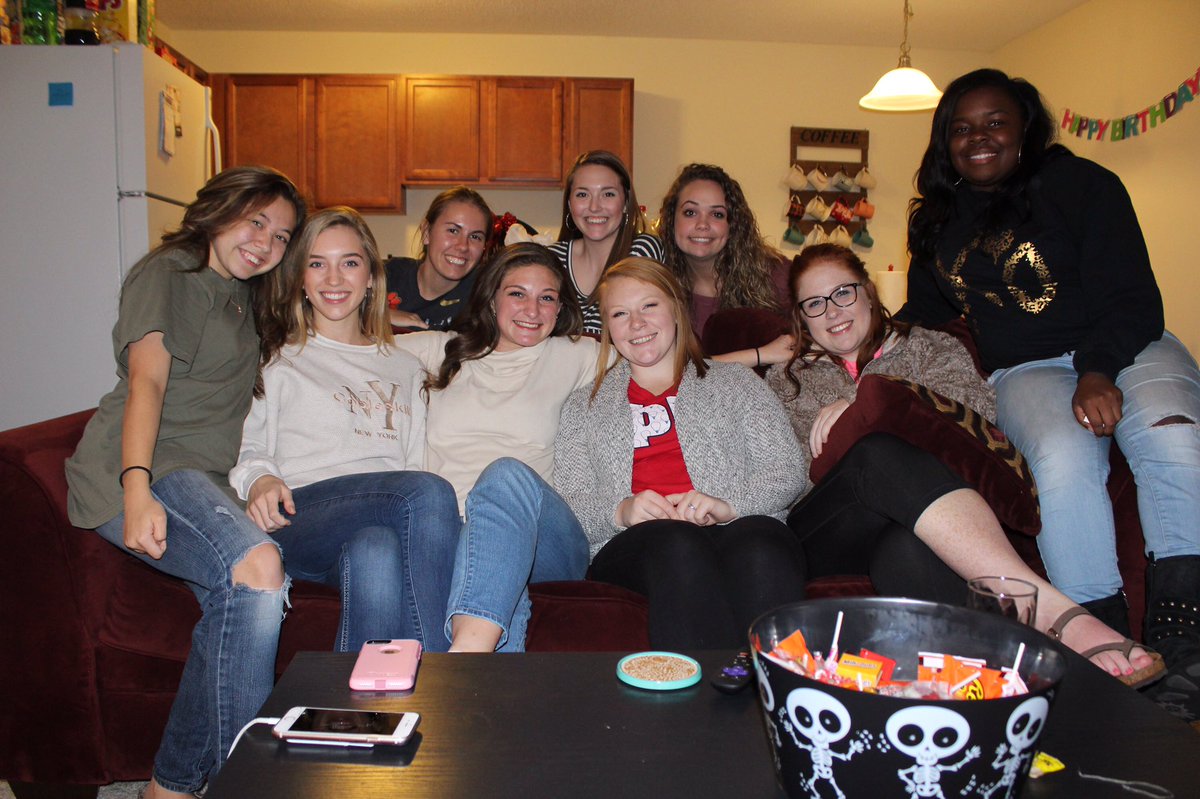 landerphimu's tweet photo. Just hanging out 😎 https://t.co/IIFWi3yZyL