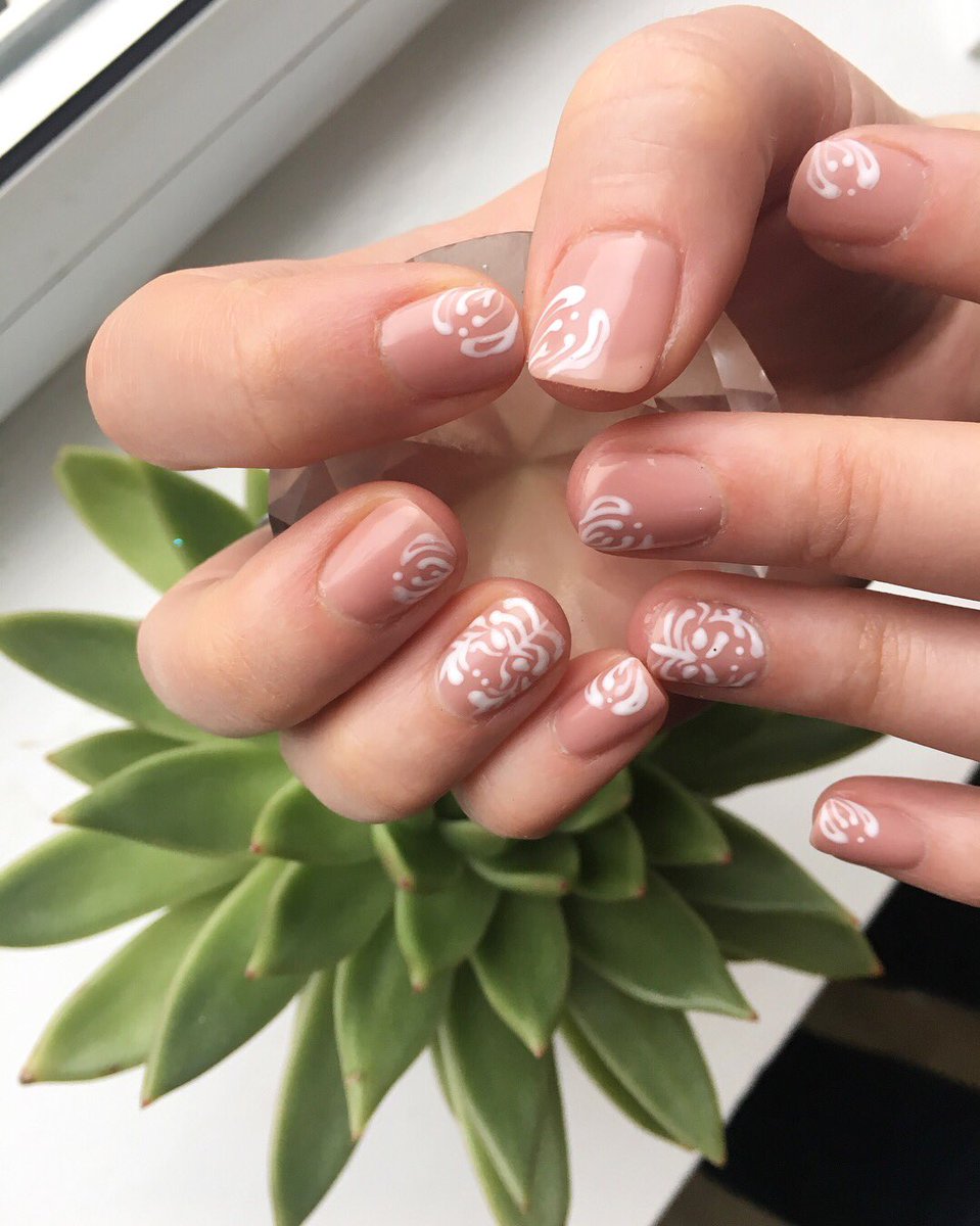 BeauBeauty28's tweet photo. Here comes the bride ❤️ #gelpolish#bridalnails#instanails @salonsystem #gelluxnails https://t.co/euyH5CFQVv