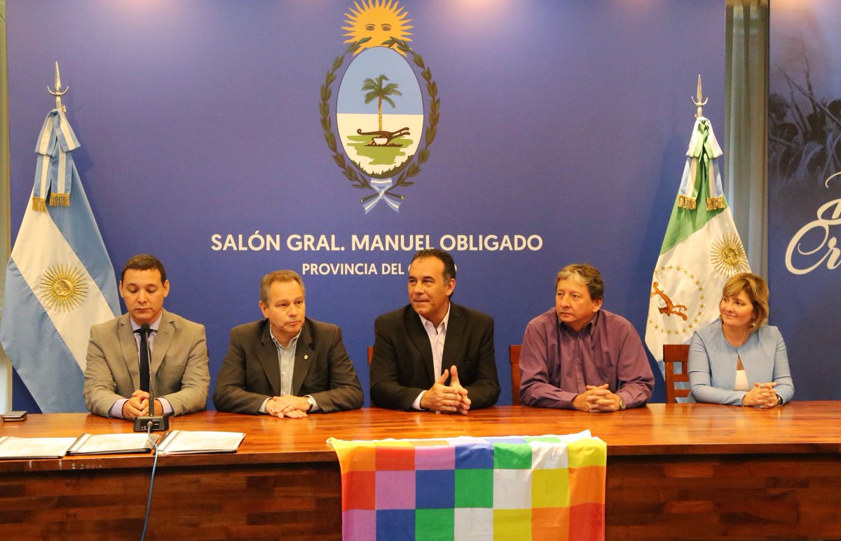 mdcapitanich's tweet photo. Entrega de diplomas a las autoridades electas para conformar el directorio del #IDACH para el periodo 2017-2020👉https://t.co/Infh1tO9D7 https://t.co/4jCw4MoqNj