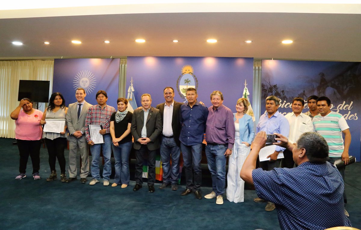 mdcapitanich's tweet photo. Entrega de diplomas a las autoridades electas para conformar el directorio del #IDACH para el periodo 2017-2020👉https://t.co/Infh1tO9D7 https://t.co/4jCw4MoqNj