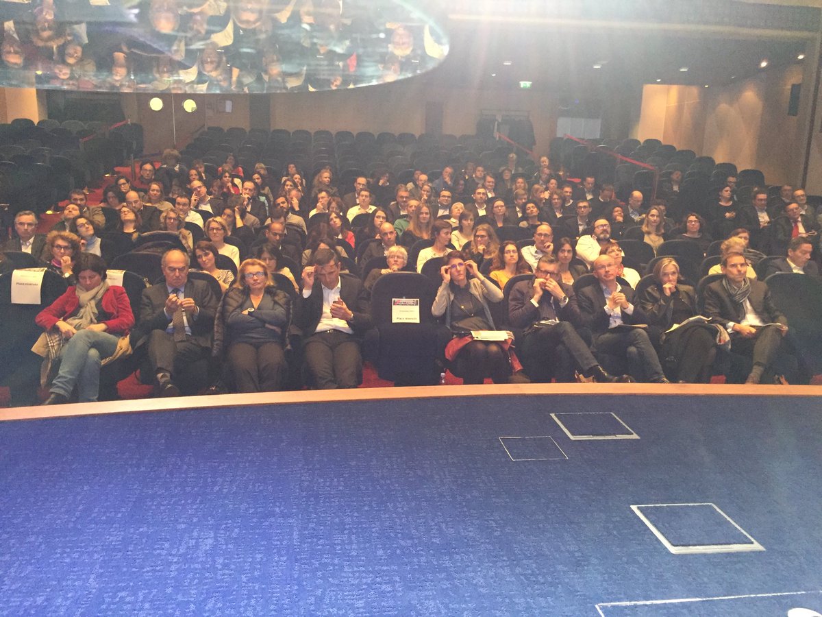 PersynDidier's tweet photo. Les managers d'AXA santé et collectives réunis pour mieux travailler ensemble. @DidierWeckner https://t.co/RqJcatgcZA