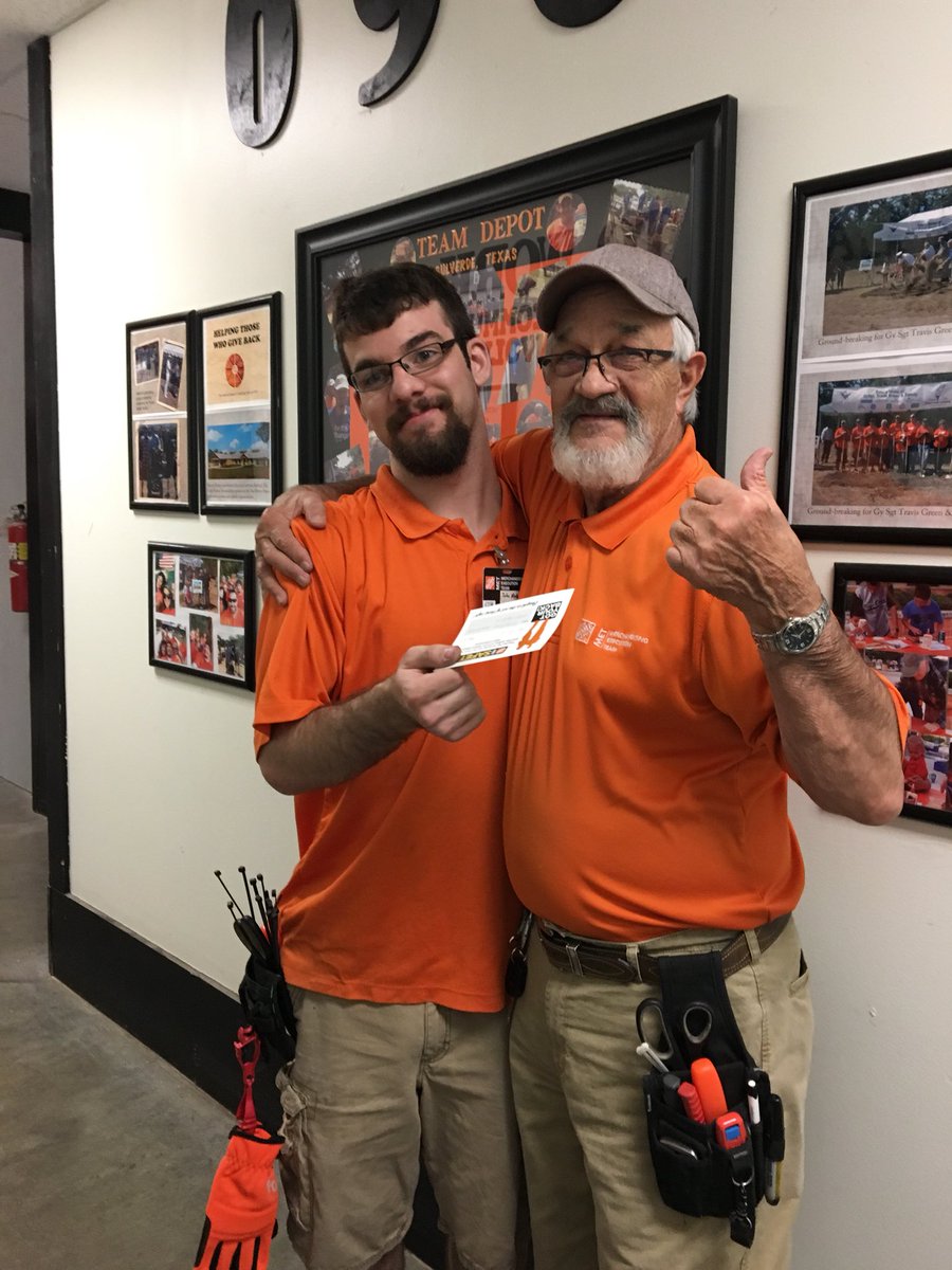 bubbles0517's tweet image. Cowboy receiving a Got Your Back from John 👍 @6989_specialty @THDMET220 @LMcmilian @ValDaMASM