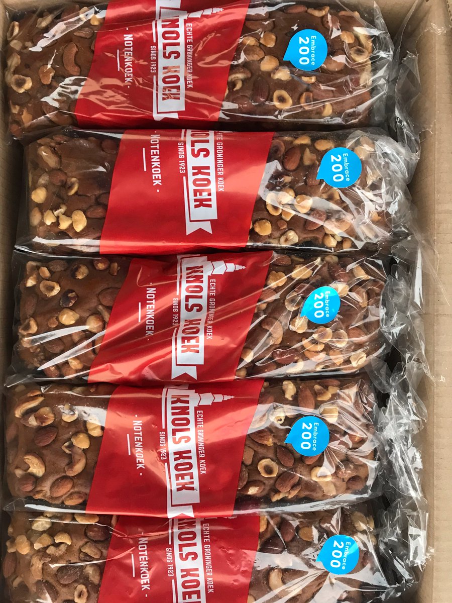 Embrace_Cloud's tweet photo. Roadtrip part 6: Mooie dingen! De stickers zijn erop geplakt! #embrace200 #embraceparty #knolskoek https://t.co/c61Parhp7y
