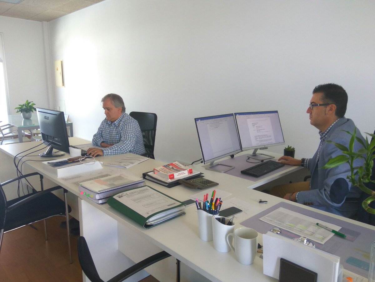 JMP360's tweet photo. Un día de tantos de trabajo en nuestra oficina en los que la metodología BIM, como no podía ser de otra manera, está muy presente en los proyectos que abordamos.
#JMP360 #MétodoBIM #Arquitectura https://t.co/y7rHu4Em8a