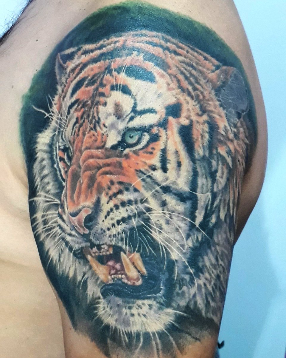 JuanMahia's tweet photo. #Flow #Tattoo #FlowTattoo #FlowTattooStudio #JuanPabloMahia #elmetralleta #Tatuaje #Inked #BodyArt #Mendoza #Argentina #BME #ElMetralleta #Ink #Pum https://t.co/umceFncFNB