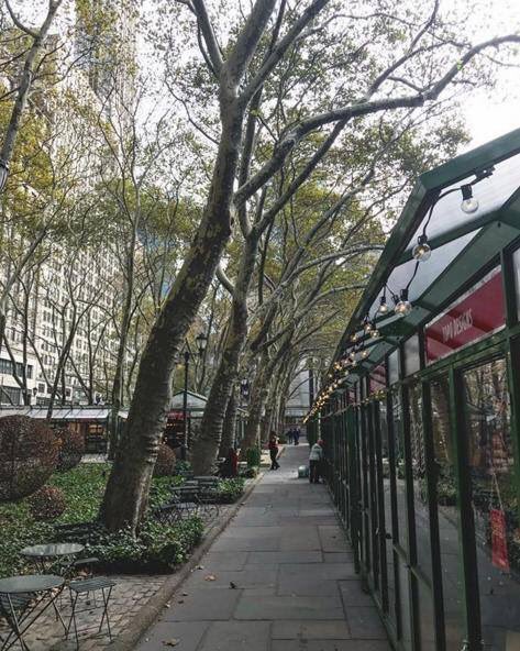 RinconesNY's tweet photo. Ya está instalado el mercado navideño del Bryant Park 🗽🎁🎄🎊🎅🏻 https://t.co/e7wARLABiq