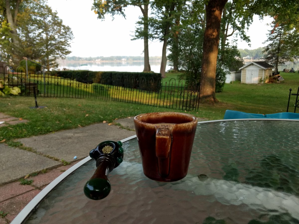 MadGreenz's tweet photo. The best part of waking up...
#WakeandBake
#MorningGlory
#MadGreenz https://t.co/C40mKCsIPB