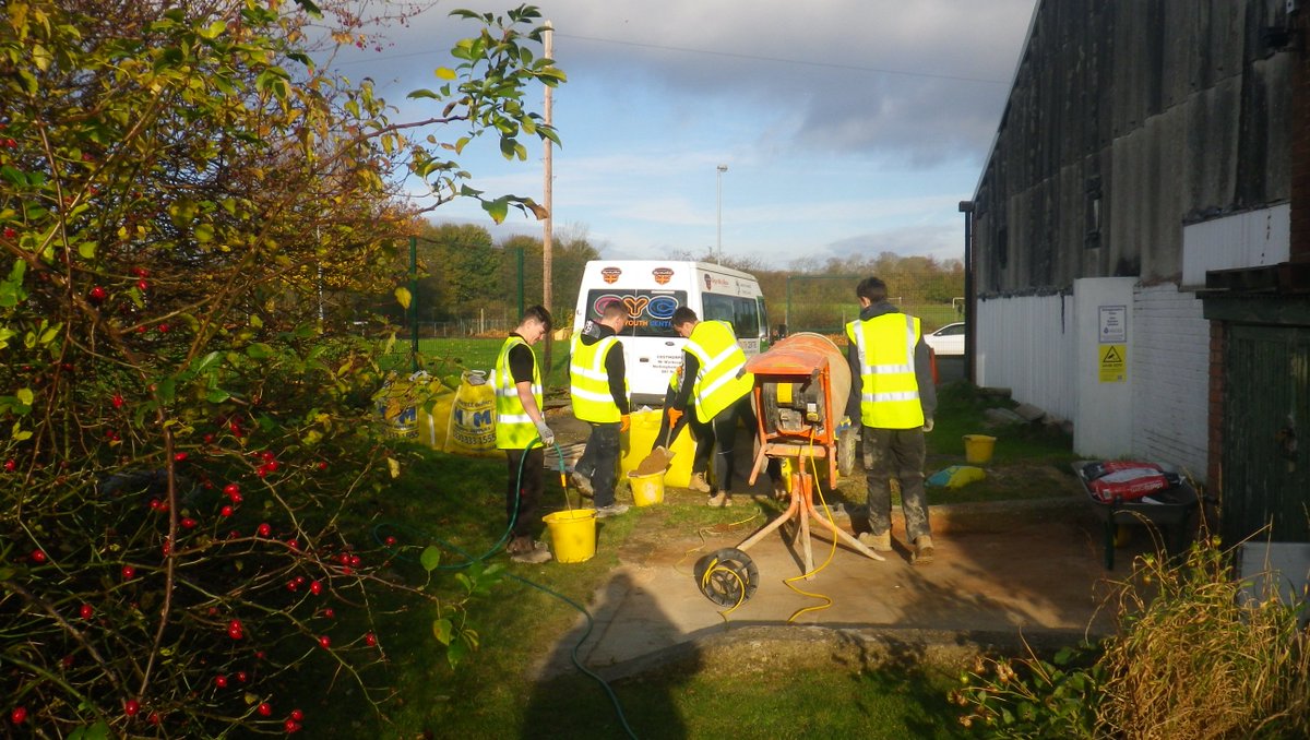 nncconstruction's tweet image. Day 3 on the @nncconstruction @NNC_Worksop  Community Project at Carlton Youth Centre. First Year Bricklaying @RNNApprentices mixing and laying concrete foundations. #OnsiteLearning #BestPractice