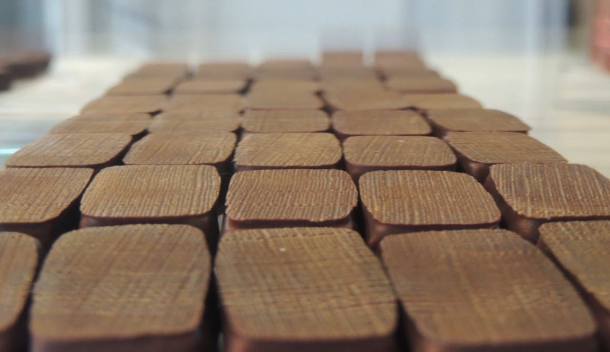 comachocolatier's tweet photo. #BombonComa de jenjibre
#Chocolate en @csiexclusivo @CCLIDER @tolon_FM #TerrazaComa https://t.co/zRhGjc26iC