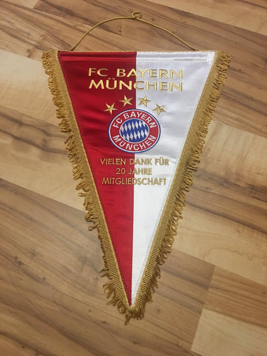 obiwan_30's tweet photo. Da ist das Ding! Vielen, lieben Dank @FCBayern ! Habe mich sehr darüber gefreut. #20Jahre https://t.co/oD41gSaYLX