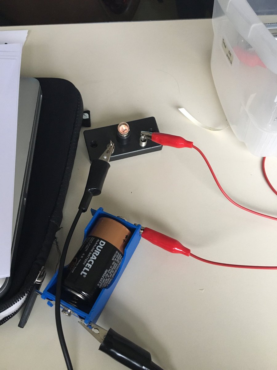 ms_sammy87's tweet photo. Activity time ! Understanding matter and energy #gr.6 https://t.co/nmShUy97um