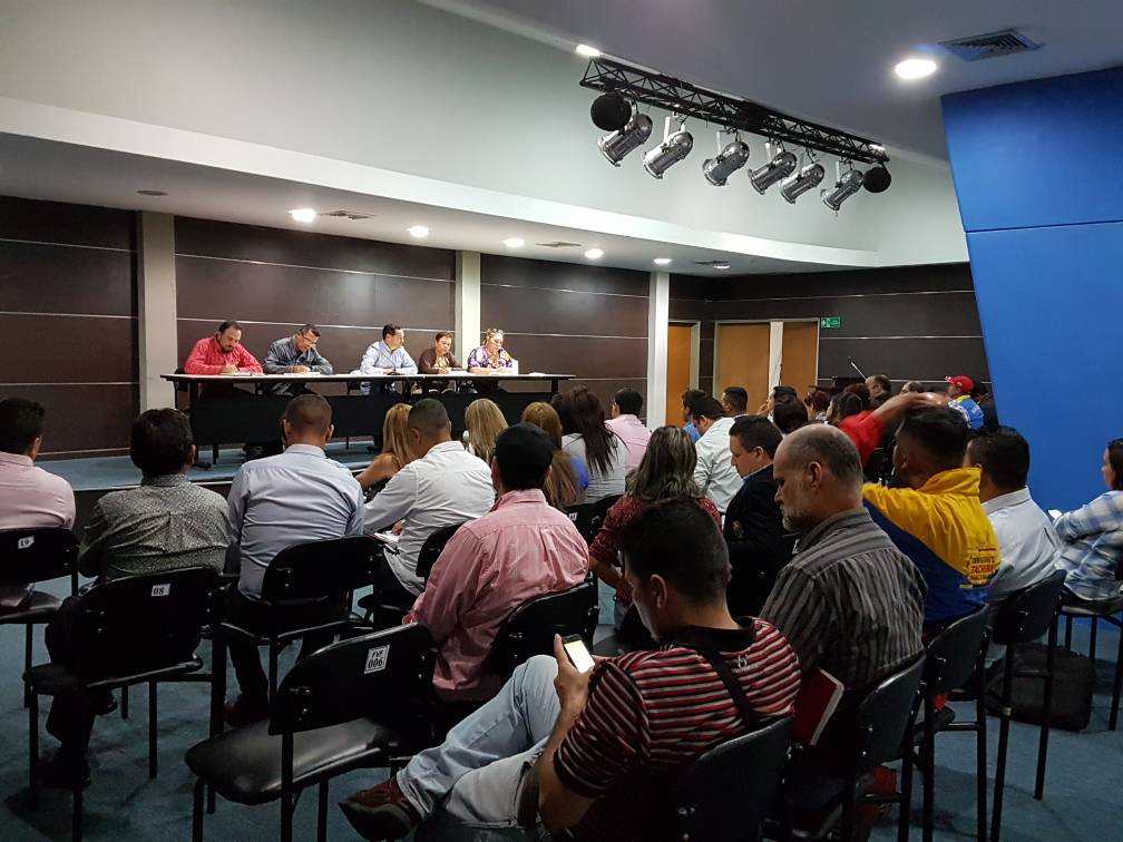 yesnardoc1's tweet photo. @VielmaEsTachira Líder del Tachira realiza reunión con Equipo político Regional Del @PartidoPSUV  y Candidatos de 29 municipios del Edo. Tachira @dcabellor @NicolasMaduro @PedroKonduktaz @PedroCarreno_e https://t.co/N8M8cNi6ol