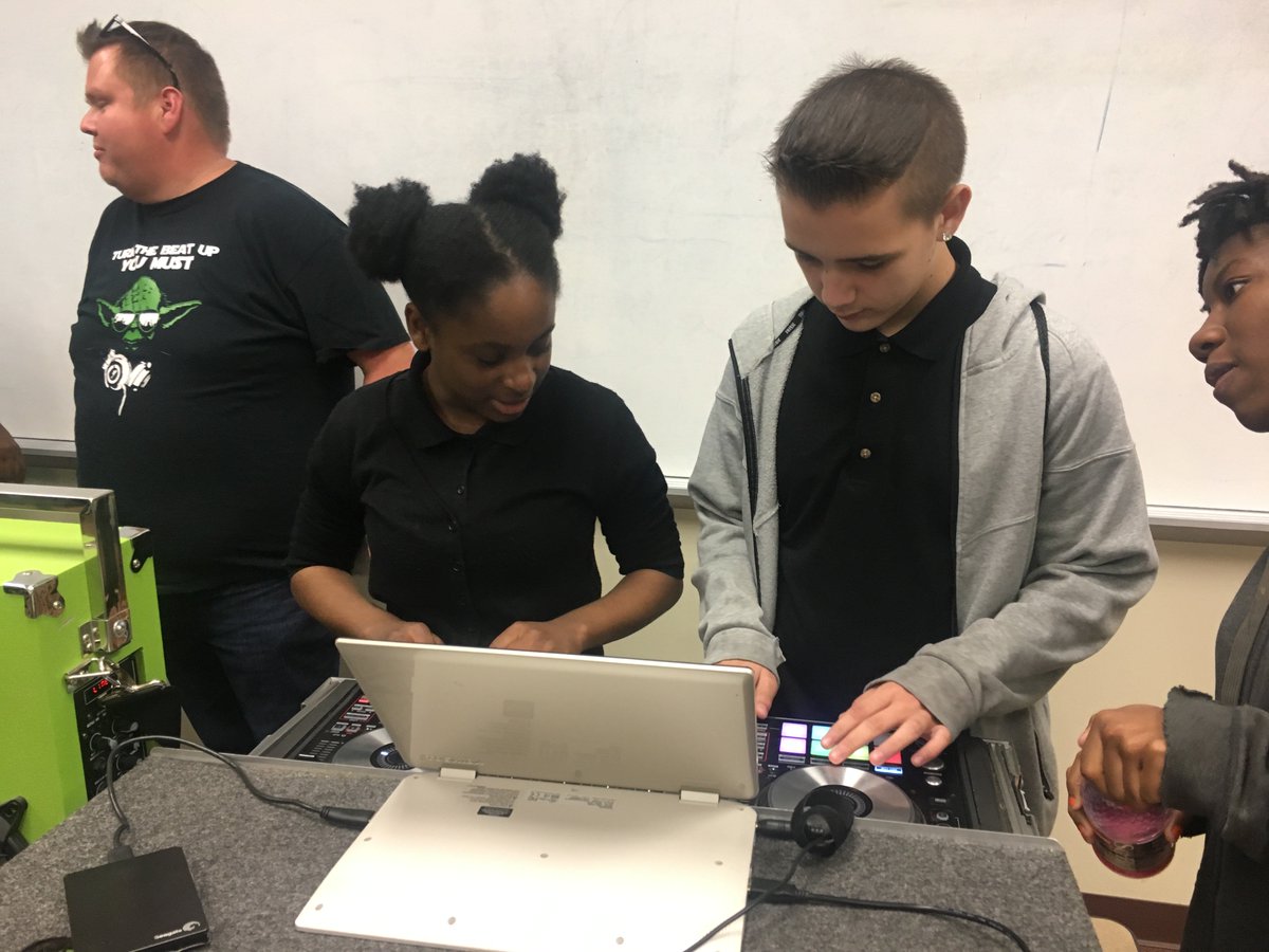 SAISDDavisMS's tweet photo. Davis students attended Phenomenon 2017, a STEAM Middle School Conference, held at Northwest Vista College on Friday, November 10. The field of nano-technology to learning how to code a rocket were a few of the sessions shared. #Waytogo #Waytolearn https://t.co/zIut5qMI3F