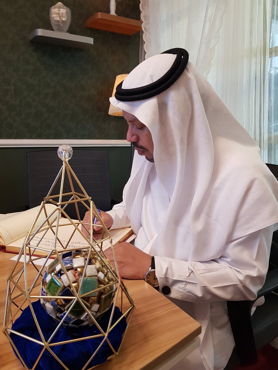CGT_sa's tweet photo. @XmJOU3FoWm3djT0 @AbuElbanaat @U7bjj8yAvCjfhFk كلمة"فساد"أستاذنا الكريم تتهم بها ٢٣ شاب وفتاه ومن بينهم ذوي القدرات الخاصه:يعملون جميعاً من أجل الوطن!هل تعلم أنك أضحكت فريق العمل جميعهم بعد كلمة فساد!وهذا دليل أنك رجل هادم ضد رؤية الوطن؛وتهرطق في الخيال،وأخيراً هل قيادات الوطن الداعمه لنا(فاسدة)خصوصا انها تدعم فاسدين!( شاهد) https://t.co/RaaVtNu9H2