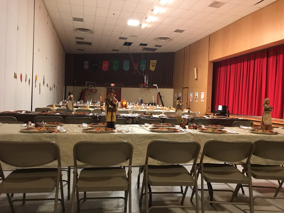CSD_FVPrincipal's tweet photo. Ready for the Feast!  3rd grade tradition!  #FVfamily https://t.co/zMNLQuOci9