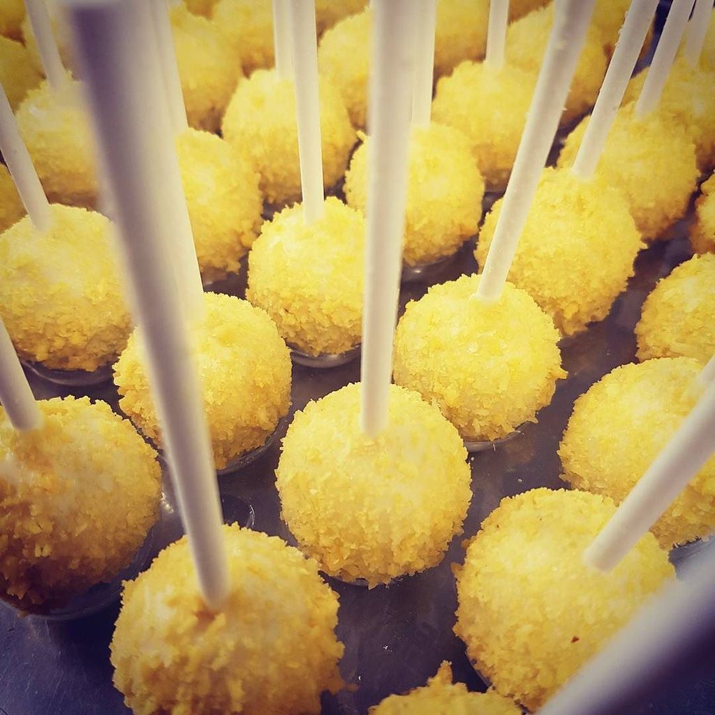 douceursdesola's tweet photo. #chocolate #bonbon #sucette #manguepassion #instagood #foodporn https://t.co/KaBsvHqeyB https://t.co/74RcfRQ9At