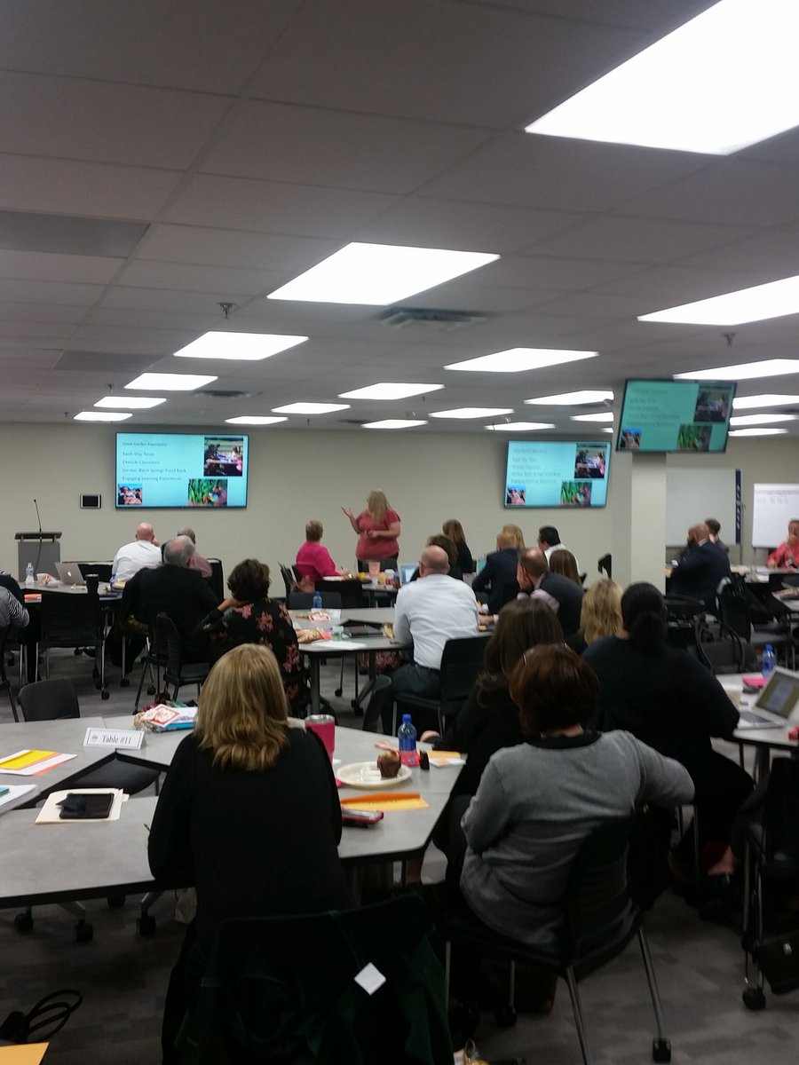 wendirh's tweet image. Gray Elementary Garden presentation by Dr. Jennifer Laplante at our district ILT meeting this morning! #mesquiteisdpe #grayelementary #misdpeproud