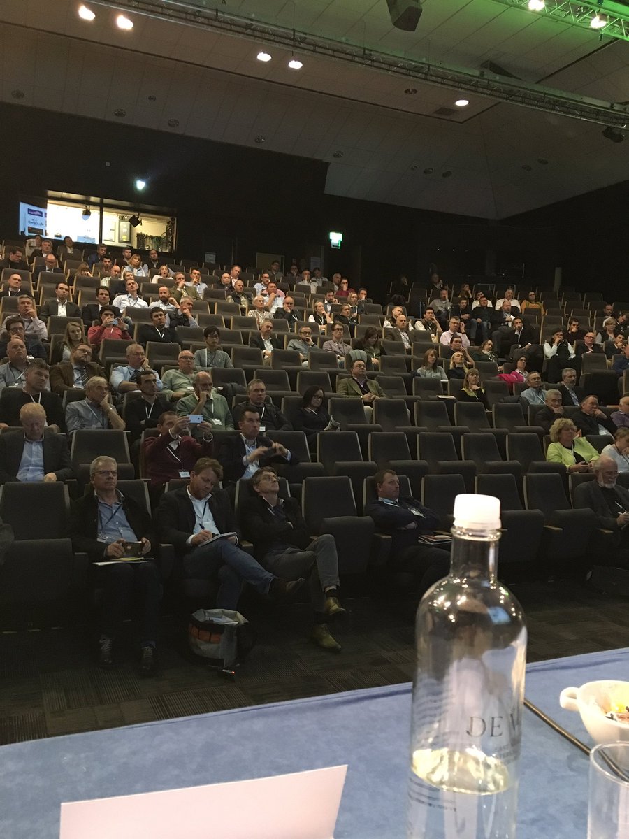BejoBenelux's tweet photo. RT @chrisbettinson2: View from the stage @Elsomsseeds #BejoZaden #occ17 https://t.co/xBvCIH2Ucp