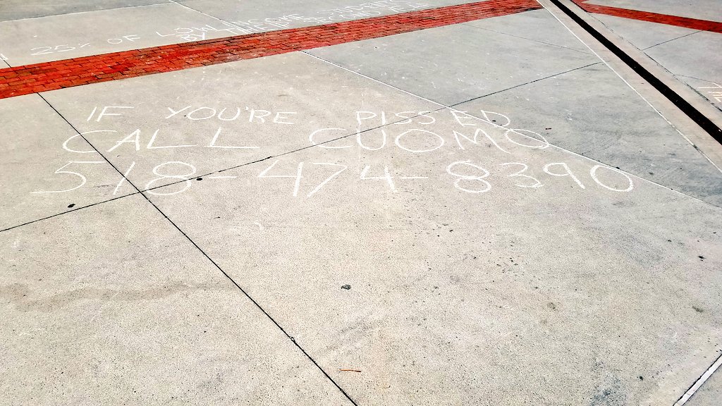 nystudentsrise's tweet photo. Funding for SUNY has decreased over $1.5 BILLION since 2008. Are students supposed to fill this gap and lack of state investment? NO! SUNY and CUNY are being suffocated and public education is at risk!! @NYGovCuomo you will hear from us.
#SAVEOURSUNY !! #MoneyOwedtoEducation https://t.co/TtAz3mmKyL