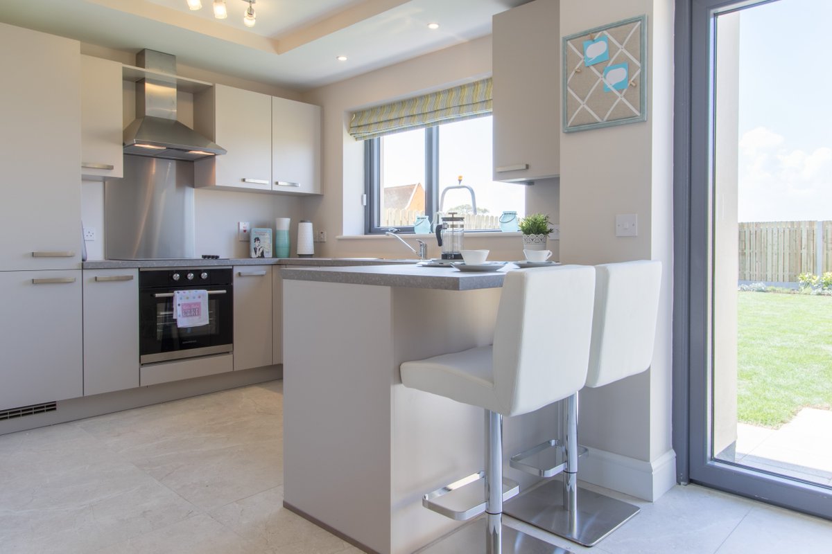 coisnamara's tweet photo. Our open plan living area is the perfect place to entertain, have family meals or just sit down and relax. The stunning kitchen is equipped to the highest standards so cooking meals will no longer be a chore! #LouthChat #JTCoaching https://t.co/7NTGUjG7R8
